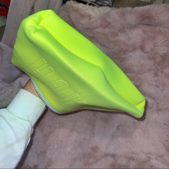 Victoria’s Secret Beach Bag - neon yellow - NWOT - Picture 8 of 10